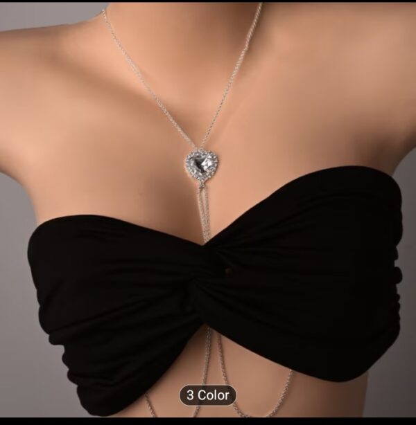 Necklace with stones in 3 colors