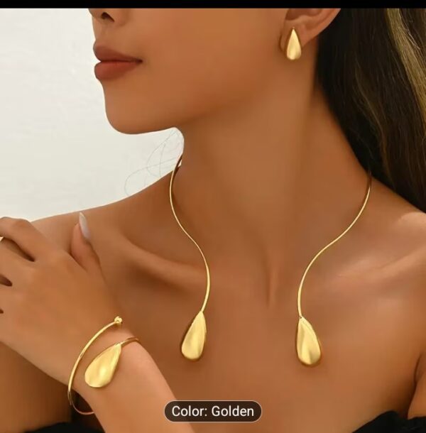open style bracelet 2 color. Golden primary picture